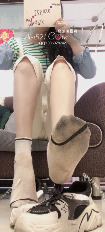 原味丝袜|袜类,臭棉袜,常年不洗脚或穿陈年老黑靴或重口臭鞋垫运动鞋每天出去夜跑穿出来的汗渍脚丫臭满满的臭棉袜，脚汗湿-干-湿