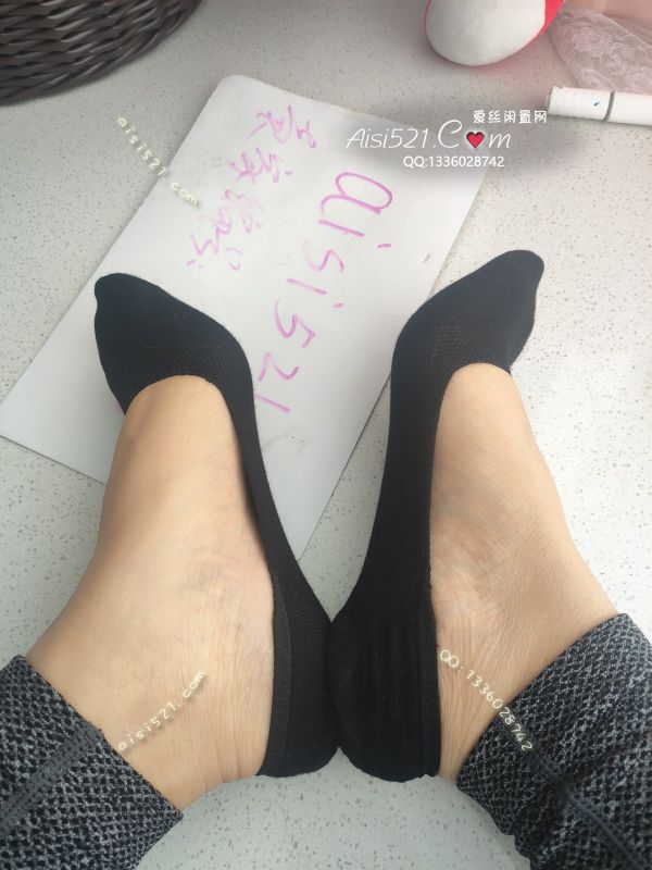 原味丝袜|袜类,臭船袜,要不要来尝下黑色的袜袜，穿到油亮恶臭再发货