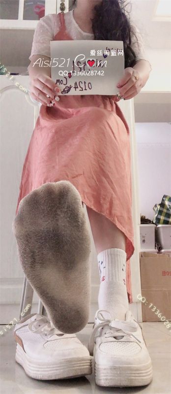 原味丝袜|袜类,臭棉袜,重磨损废物丧志Dog蕞崇拜的大臭汗脚穿陈年老臭鞋垫出去夜跑焖出来的臭棉袜